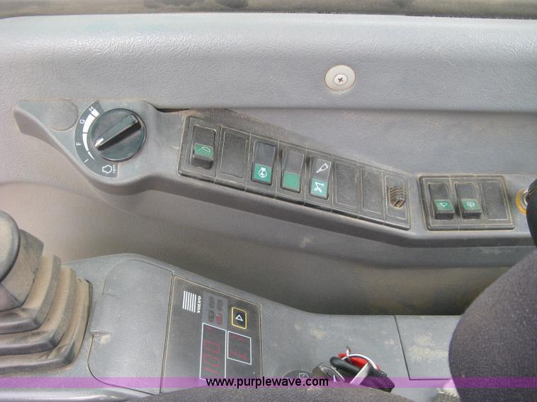 image for item E7957 2004 Volvo EC290B LC excavator