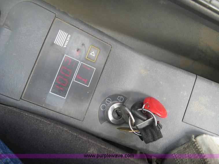 image for item E7957 2004 Volvo EC290B LC excavator