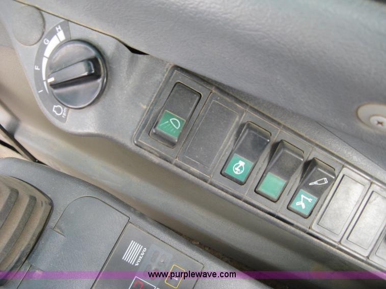 image for item E7957 2004 Volvo EC290B LC excavator