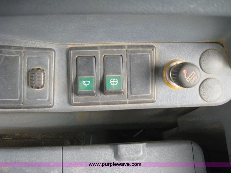 image for item E7957 2004 Volvo EC290B LC excavator