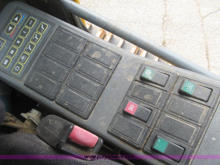 image for item E7957 2004 Volvo EC290B LC excavator