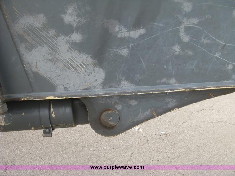 image for item E7957 2004 Volvo EC290B LC excavator