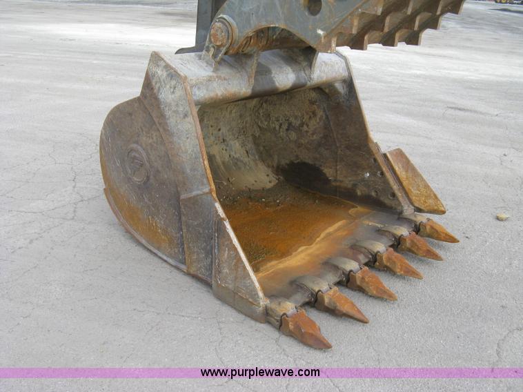 image for item E7957 2004 Volvo EC290B LC excavator