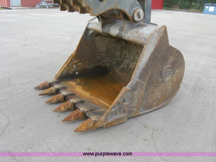 image for item E7957 2004 Volvo EC290B LC excavator