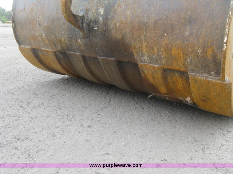 image for item E7957 2004 Volvo EC290B LC excavator