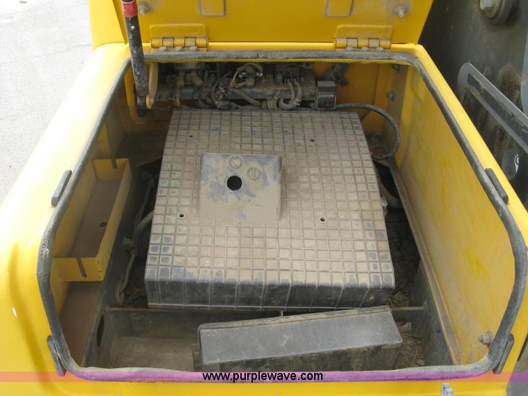 image for item E7957 2004 Volvo EC290B LC excavator