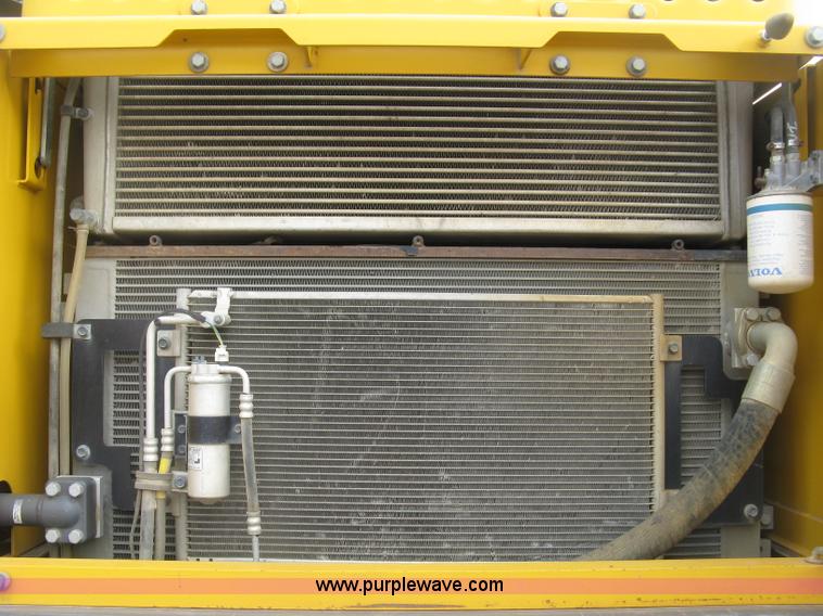 image for item E7957 2004 Volvo EC290B LC excavator