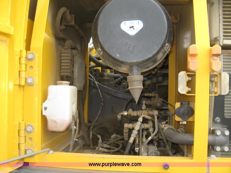 image for item E7957 2004 Volvo EC290B LC excavator