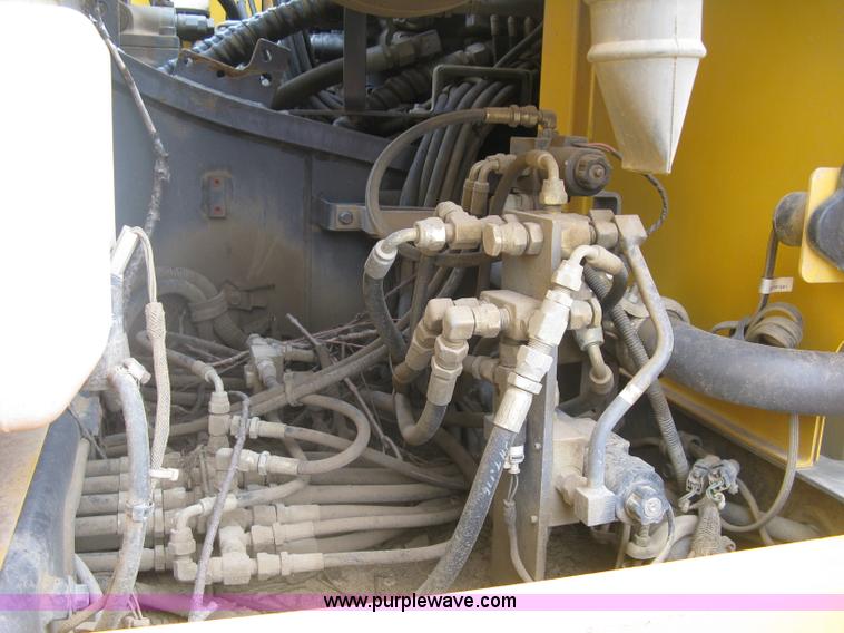 image for item E7957 2004 Volvo EC290B LC excavator