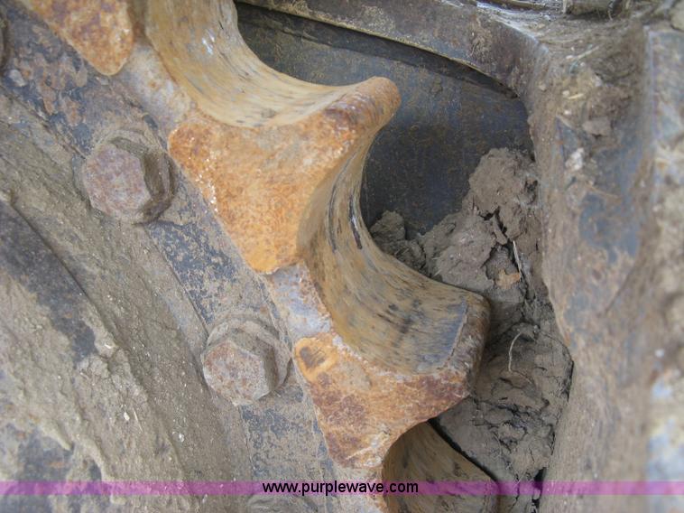 image for item E7957 2004 Volvo EC290B LC excavator