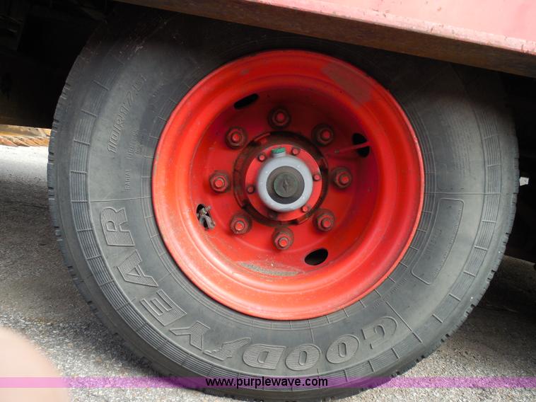 image for item E7958 1998 Landoll 345-31 tilt deck equipment trailer