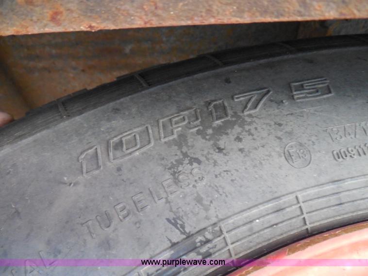 image for item E7958 1998 Landoll 345-31 tilt deck equipment trailer