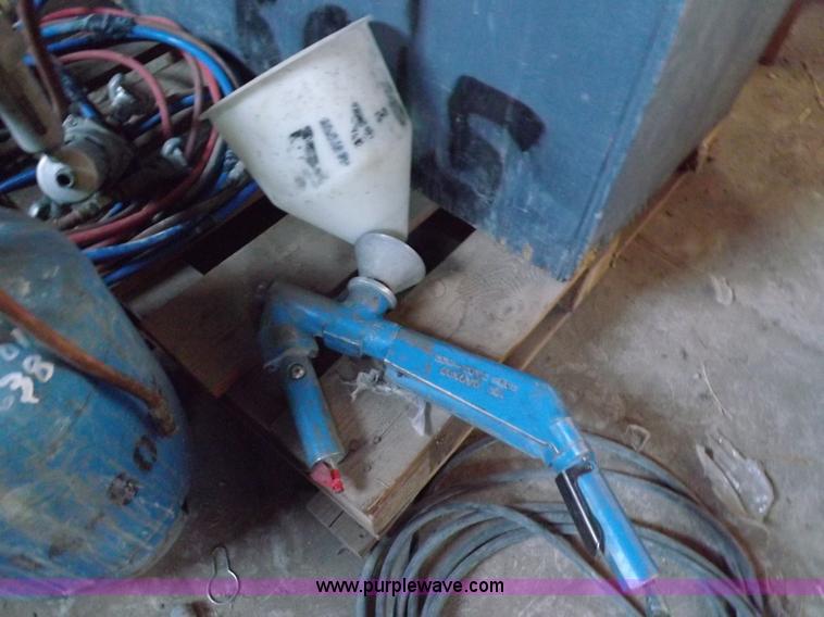 Cemkote DPCVA concrete spray gun in Garden City, KS Item H9098 sold