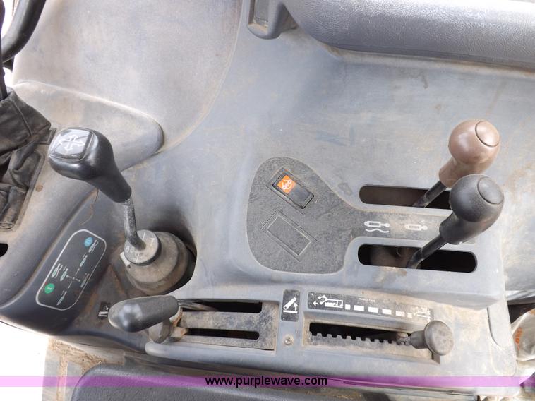 image for item H9104 2000 New Holland TS100 tractor