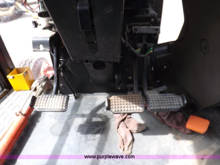 image for item H9104 2000 New Holland TS100 tractor