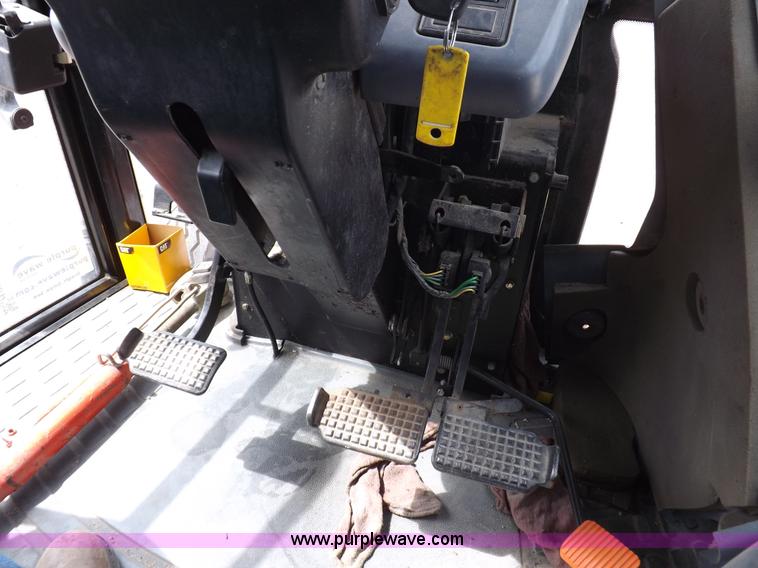 image for item H9104 2000 New Holland TS100 tractor