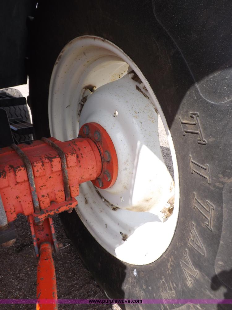 image for item H9104 2000 New Holland TS100 tractor