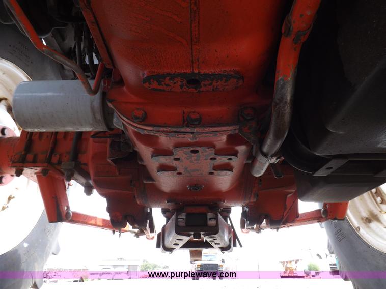 image for item H9104 2000 New Holland TS100 tractor