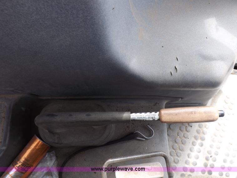 image for item H9105 1997 New Holland 7740SL MFWD tractor