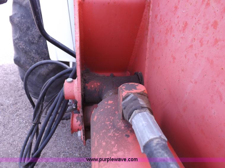 image for item H9105 1997 New Holland 7740SL MFWD tractor