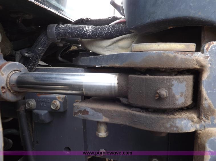 image for item H9106 1999 New Holland TV140 bi-directional MFWD tractor