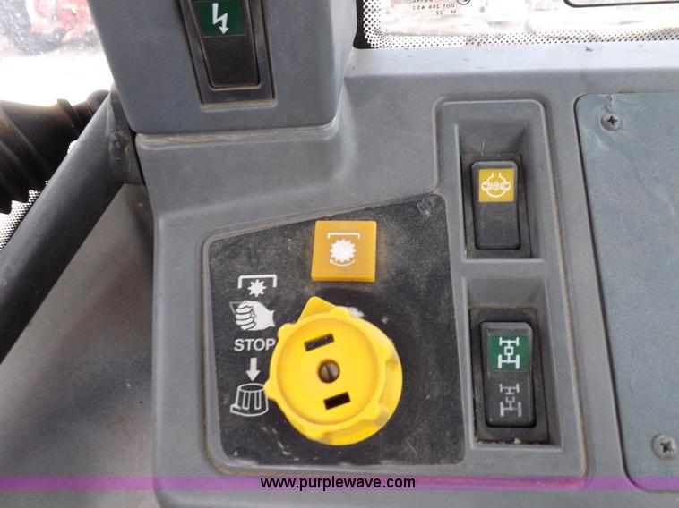 image for item H9109 1998 New Holland 7740SL MFWD tractor