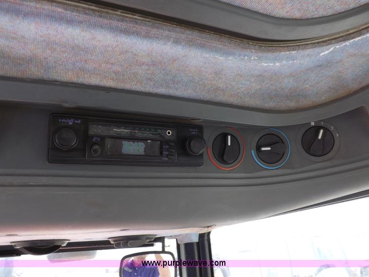 image for item H9109 1998 New Holland 7740SL MFWD tractor