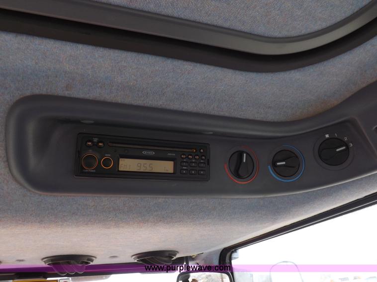 image for item H9110 2000 New Holland TS100 tractor