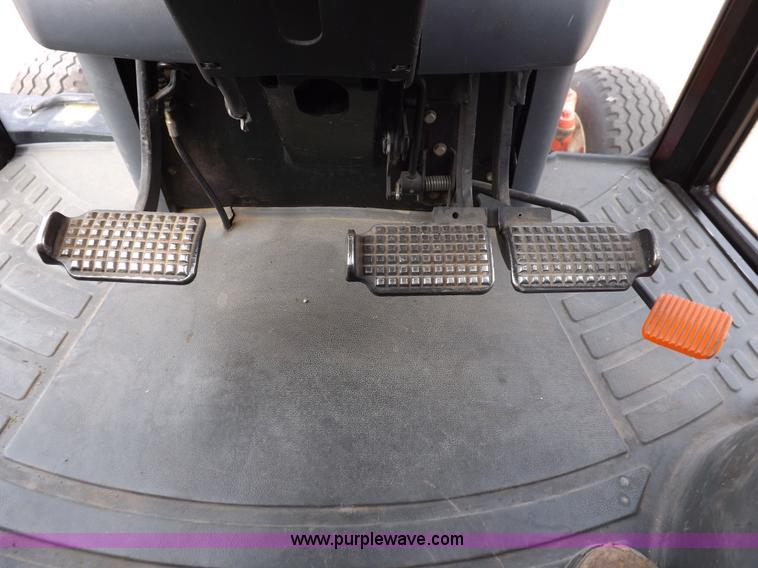 image for item H9110 2000 New Holland TS100 tractor