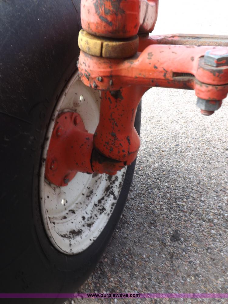 image for item H9110 2000 New Holland TS100 tractor