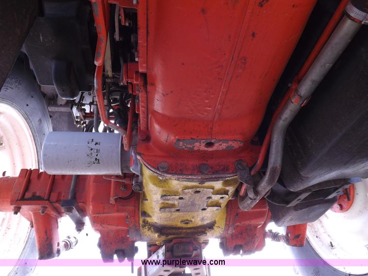 image for item H9110 2000 New Holland TS100 tractor