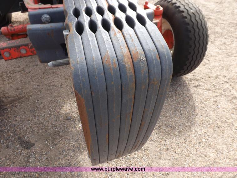 image for item H9110 2000 New Holland TS100 tractor