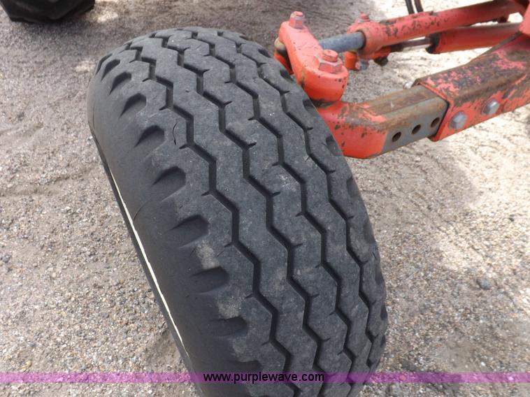 image for item H9110 2000 New Holland TS100 tractor