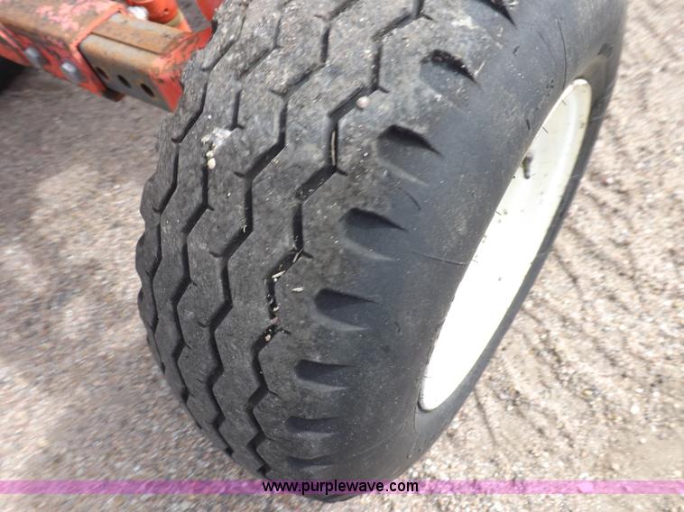 image for item H9110 2000 New Holland TS100 tractor