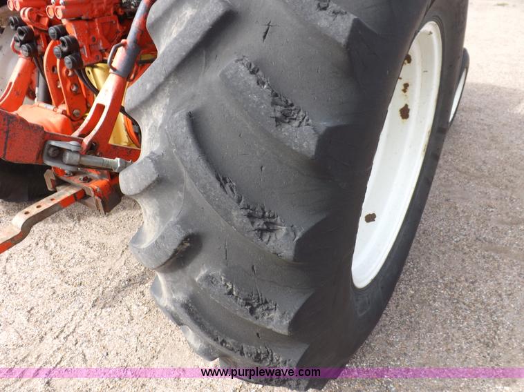 image for item H9110 2000 New Holland TS100 tractor