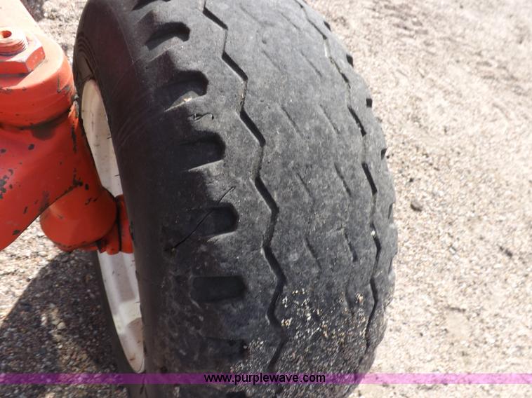 image for item H9111 1999 New Holland TS100 tractor