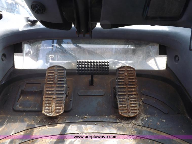 image for item H9112 1999 New Holland TV140 bi-directional MFWD tractor