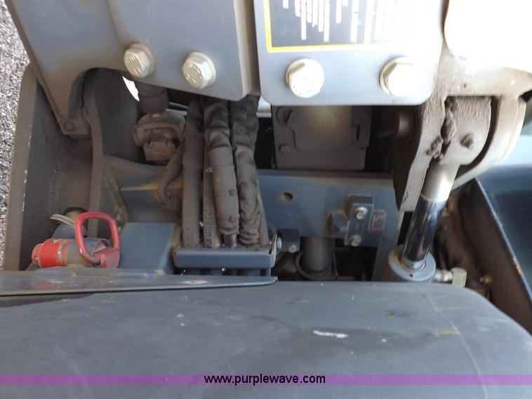 image for item H9112 1999 New Holland TV140 bi-directional MFWD tractor