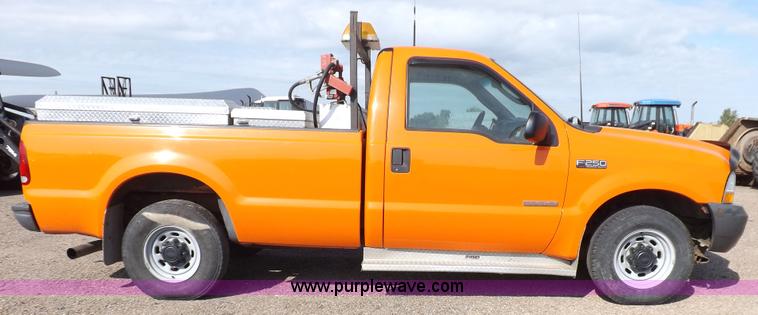 image for item H9114 2003 Ford F250 Super Duty XL pickup truck