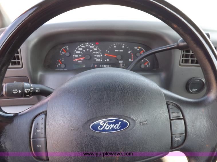 image for item H9114 2003 Ford F250 Super Duty XL pickup truck