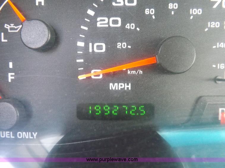 image for item H9114 2003 Ford F250 Super Duty XL pickup truck