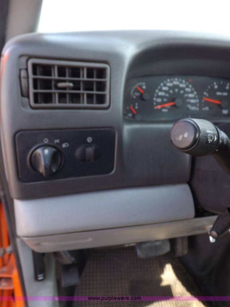 image for item H9114 2003 Ford F250 Super Duty XL pickup truck