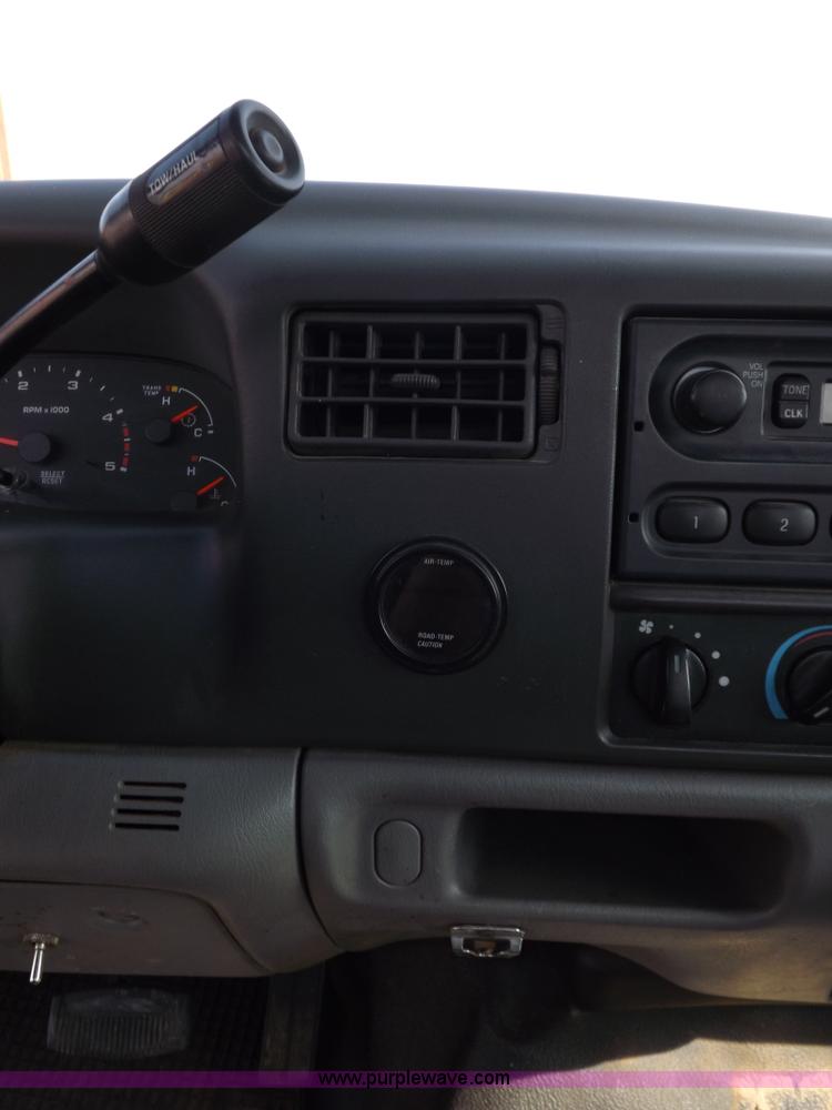 image for item H9114 2003 Ford F250 Super Duty XL pickup truck