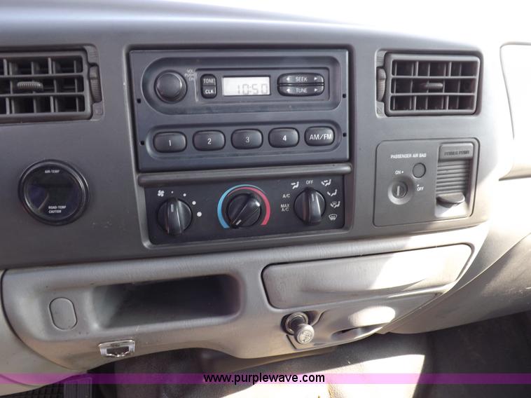 image for item H9114 2003 Ford F250 Super Duty XL pickup truck