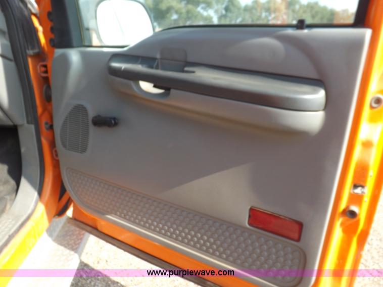 image for item H9114 2003 Ford F250 Super Duty XL pickup truck