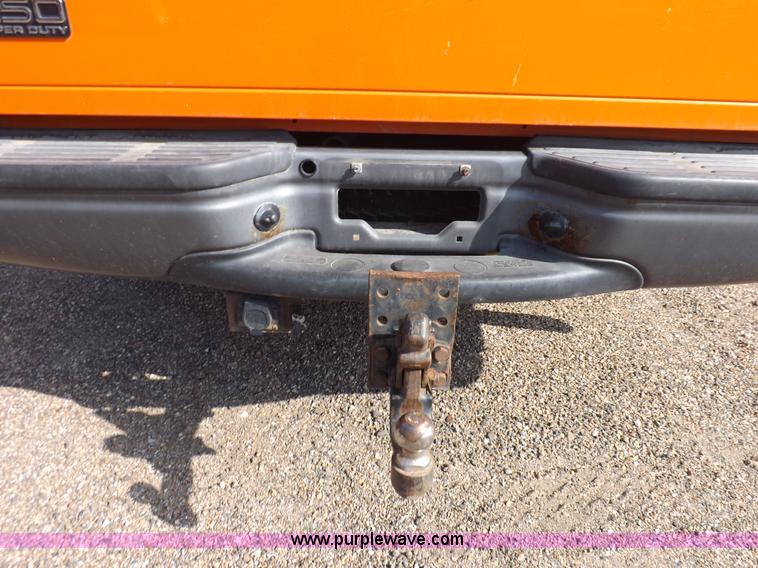 image for item H9114 2003 Ford F250 Super Duty XL pickup truck