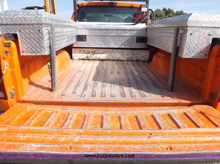 image for item H9114 2003 Ford F250 Super Duty XL pickup truck