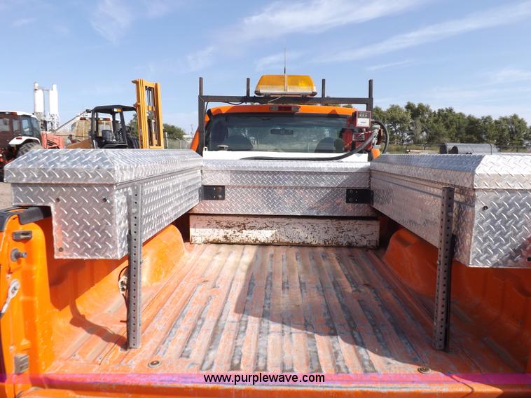 image for item H9114 2003 Ford F250 Super Duty XL pickup truck