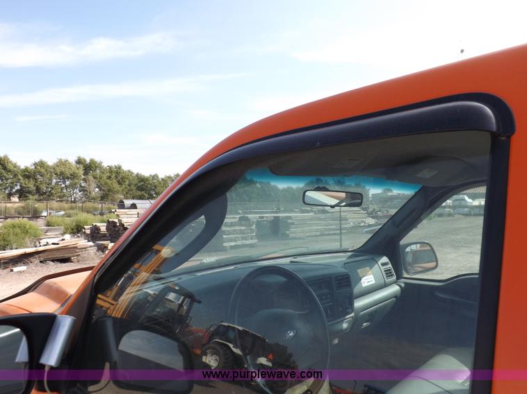 image for item H9114 2003 Ford F250 Super Duty XL pickup truck