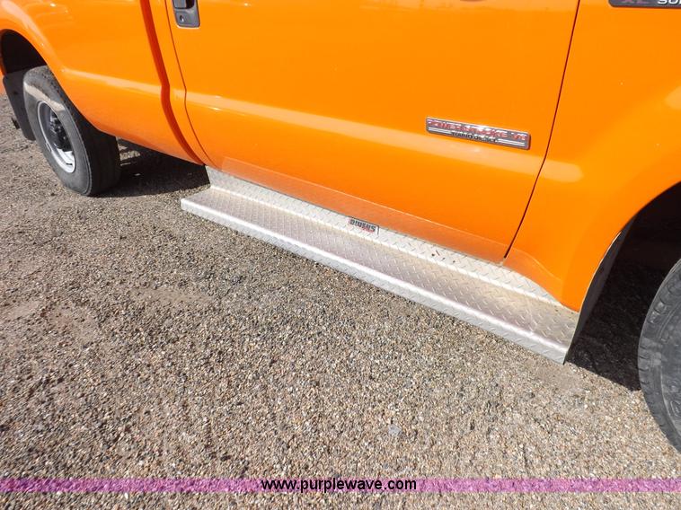 image for item H9114 2003 Ford F250 Super Duty XL pickup truck